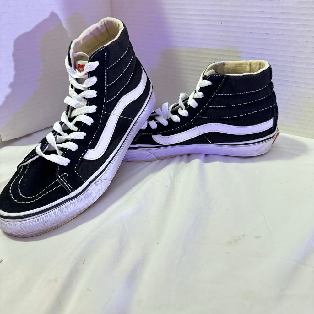 VANS OLD SKOOL BLACK AND WHITE HIGH TOPS SZ W 7.5/M 6